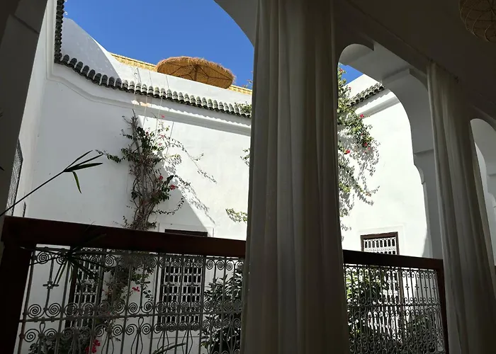 Neroli Le Riad, Idealement Situe